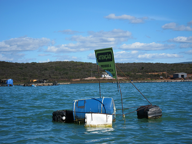 Pescadores artesanais têm acesso limitado à água em áreas onde há presença crescente de empresas da Aquicultura. Foto: Renata Bessi.