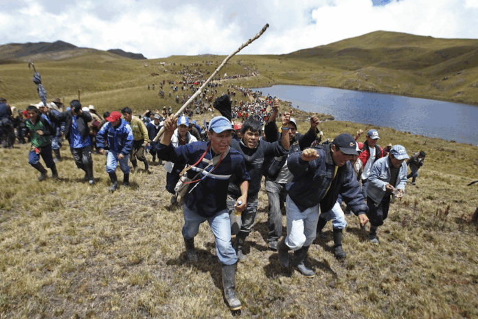 Protesta de campesinos contra proyecto minero Conga-2 Foto Buenapepa